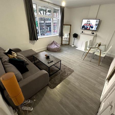 Wonderful 2 Bedroom On Tower Bridge London Eksteriør billede