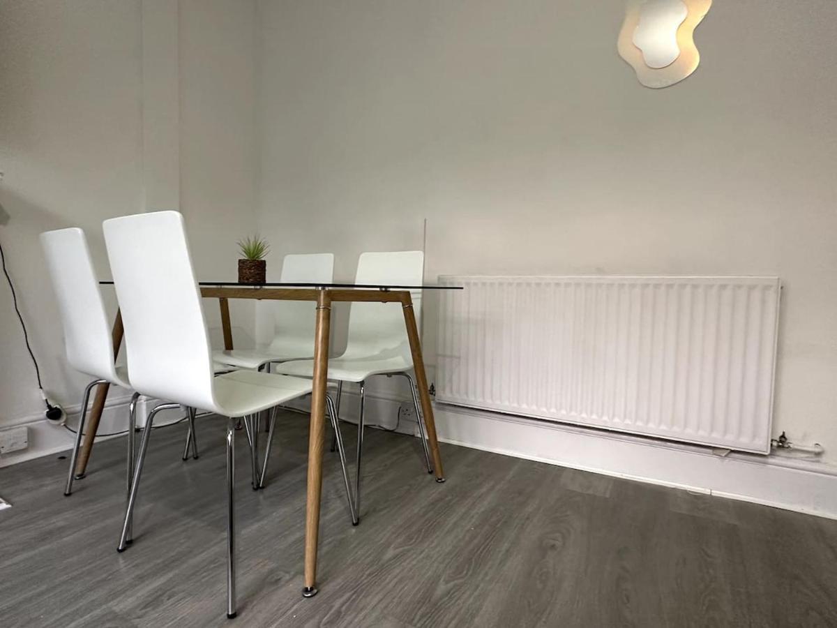 Wonderful 2 Bedroom On Tower Bridge London Eksteriør billede