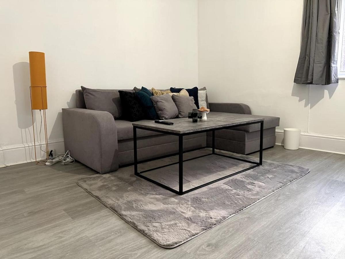 Wonderful 2 Bedroom On Tower Bridge London Eksteriør billede
