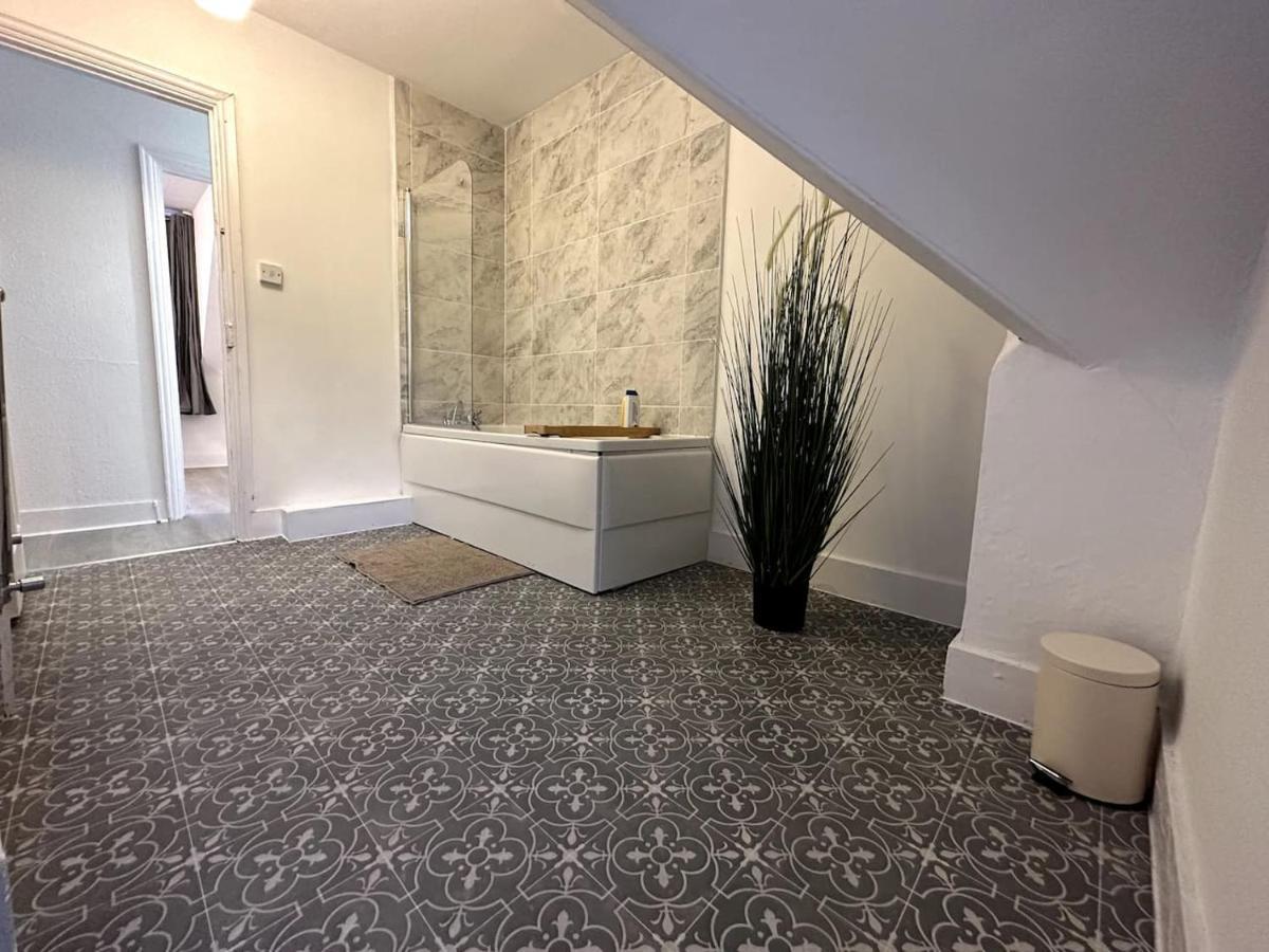 Wonderful 2 Bedroom On Tower Bridge London Eksteriør billede